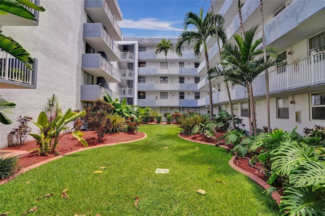 view of home's community featuring a lawn