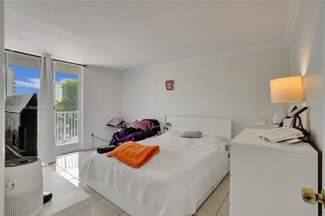 full bathroom with combined bath / shower with glass door, vanity, and toilet