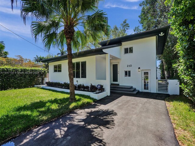 view of front of house with a front yard