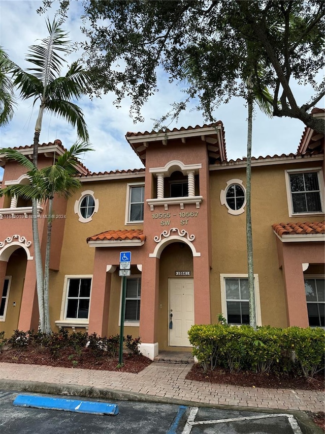 view of mediterranean / spanish home