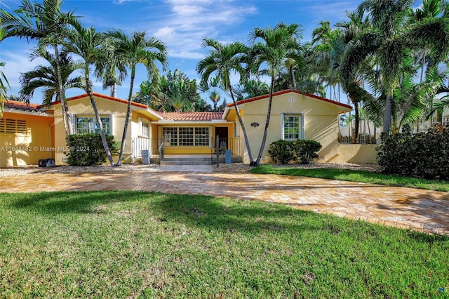 view of front of home with a front lawn