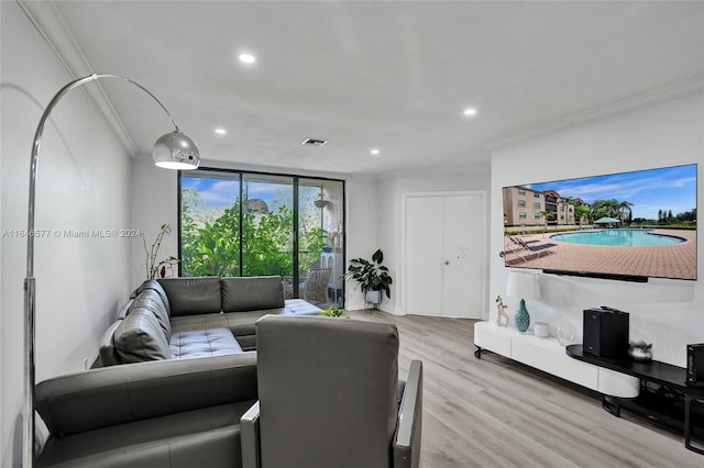 living room featuring expansive windows, light hardwood / wood-style floors, and ornamental molding