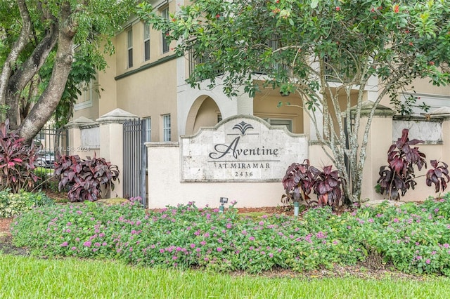 view of community / neighborhood sign