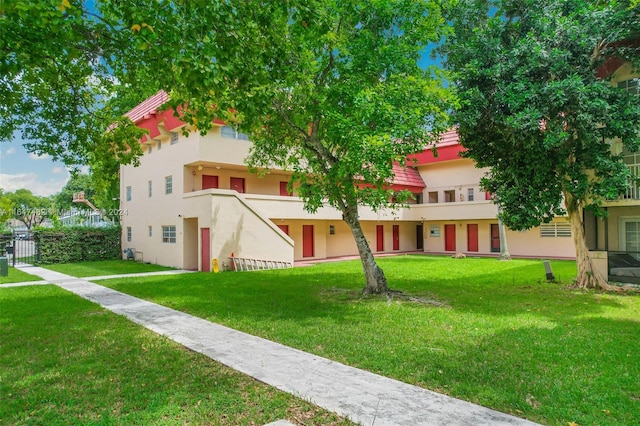 view of front of home featuring a front lawn