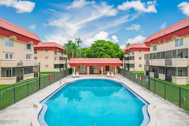 view of swimming pool