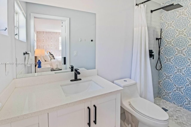 bathroom featuring a shower with curtain, vanity, and toilet