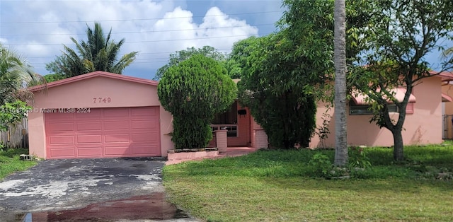 view of front facade featuring a garage and a front lawn