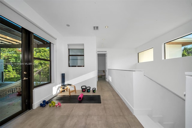 exercise room featuring recessed lighting, visible vents, plenty of natural light, and baseboards