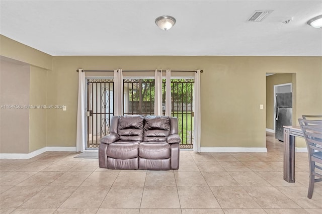 sitting room with light tile patterned flooring