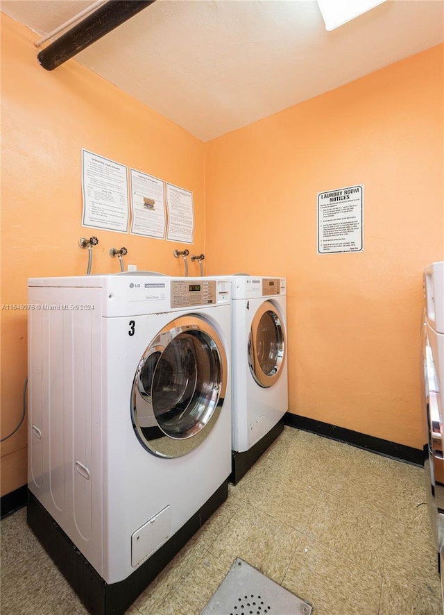 600 Three Islands Blvd Unit 1501, Hallandale Beach, FL 33009 - laundry area featuring washing machine and dryer and baseboards