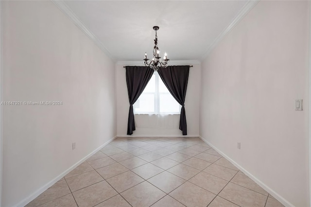 tiled spare room featuring ornamental molding and a notable chandelier