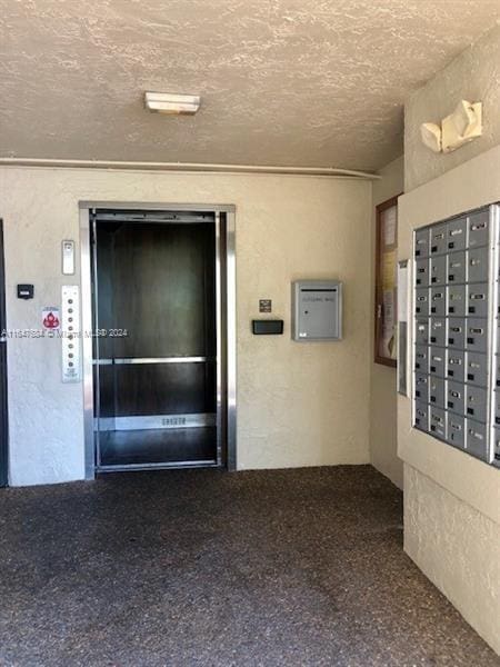 property entrance with elevator