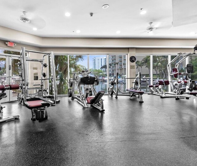 exercise room featuring ceiling fan