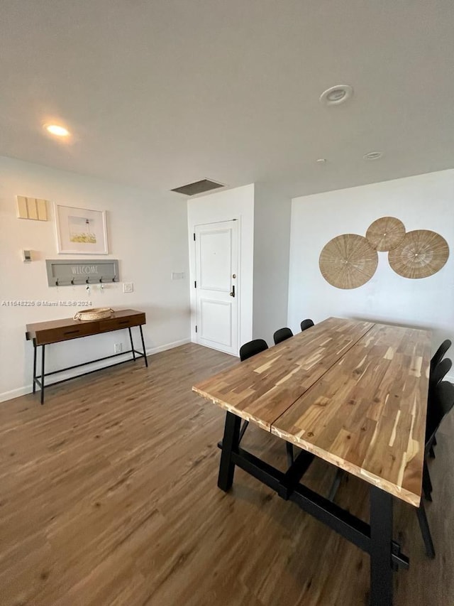 dining area with recessed lighting, visible vents, dark wood finished floors, and baseboards