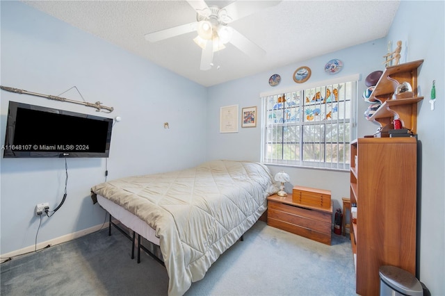 bedroom featuring a textured ceiling, carpet floors, and ceiling fan