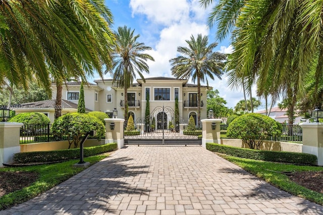 view of front of property featuring a balcony