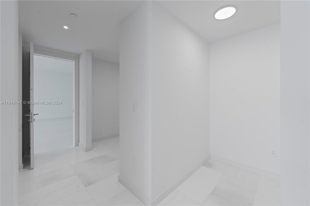 300 Biscayne Blvd Way Unit 4604, Miami, FL 33131 - bathroom with baseboards