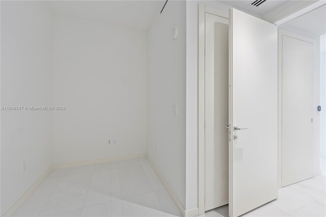 300 Biscayne Blvd Way Unit 4604, Miami, FL 33131 - empty room with baseboards
