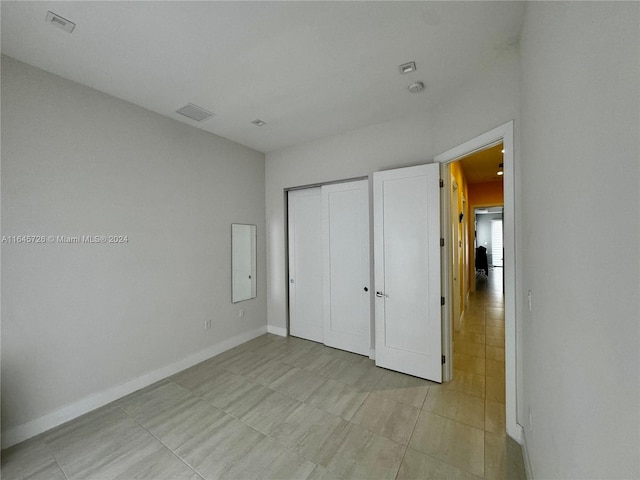 unfurnished bedroom featuring light tile patterned flooring