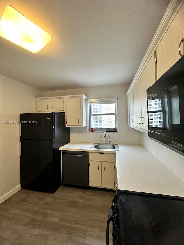 kitchen with sink, dark wood-type flooring, and black appliances