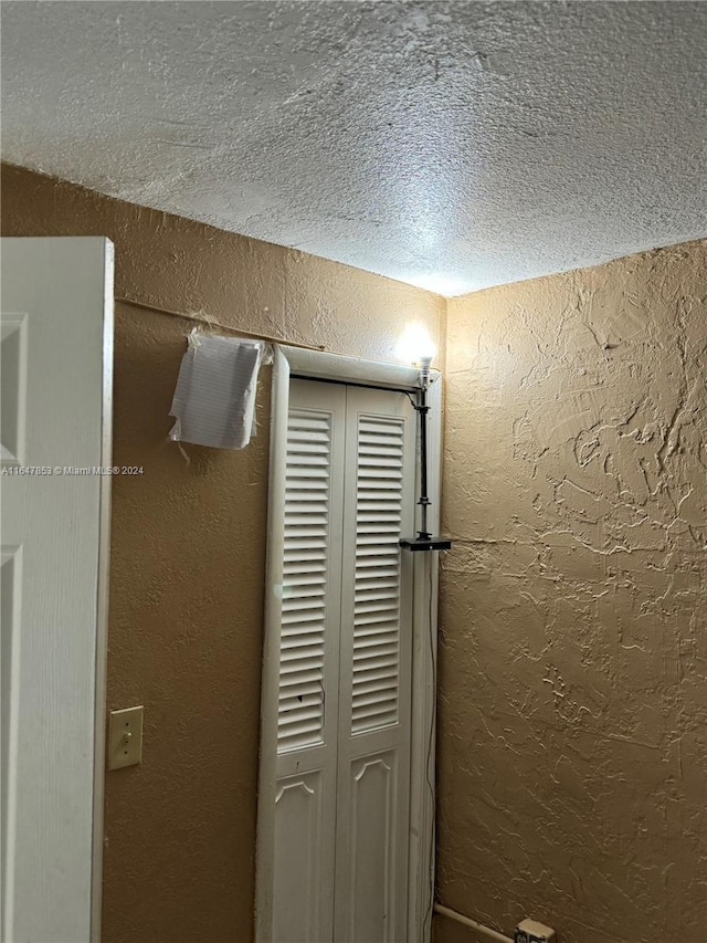 room details featuring a textured ceiling