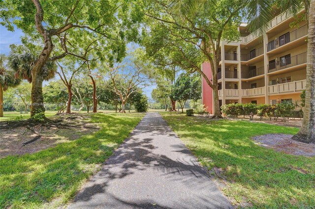 view of home's community featuring a lawn