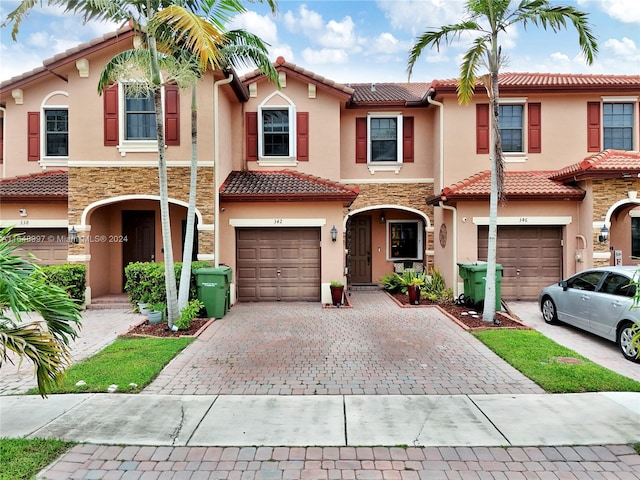 view of front facade with a garage