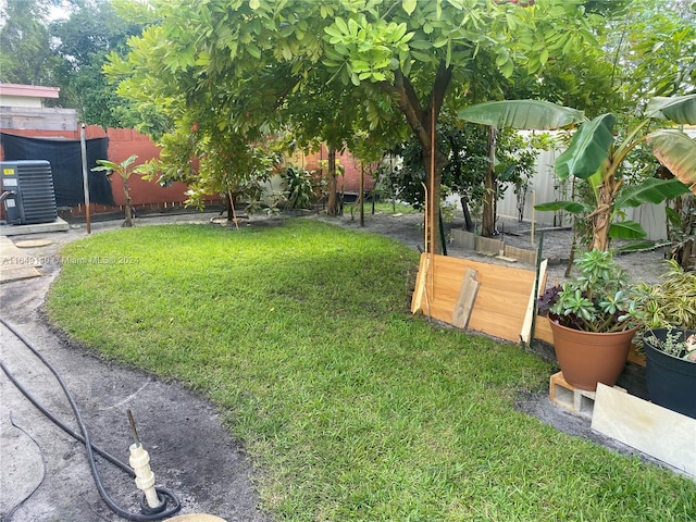 view of yard featuring cooling unit