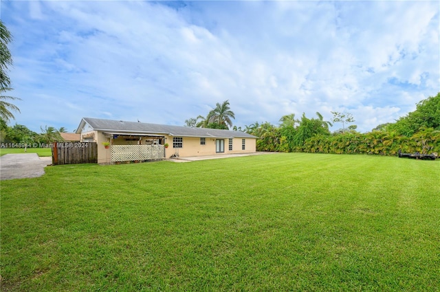 view of yard with a patio area