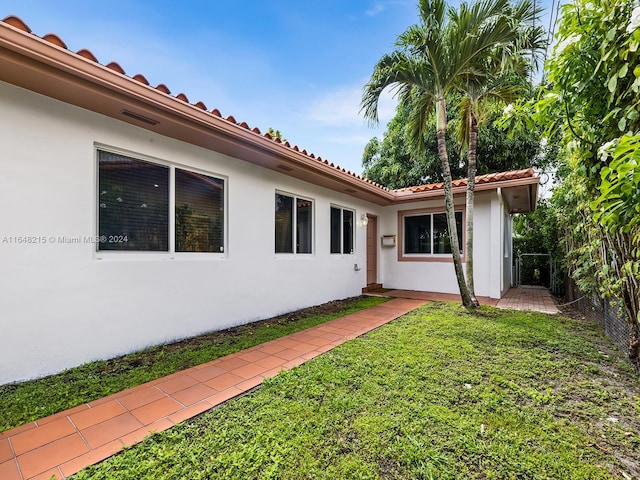 exterior space featuring a lawn