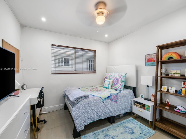 bedroom featuring ceiling fan