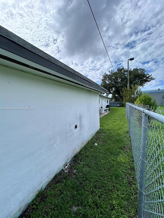 view of side of property featuring a yard