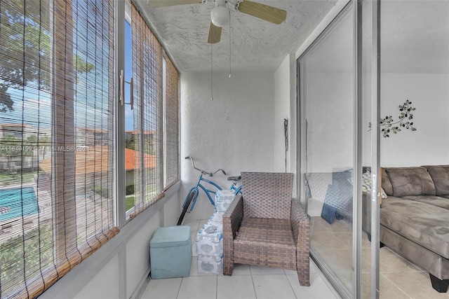 sunroom with ceiling fan