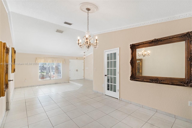 empty room with light tile patterned floors, ornamental molding, and a notable chandelier