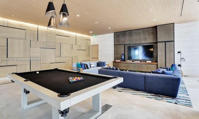 playroom featuring pool table