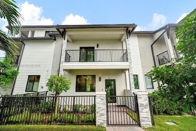 exterior space featuring a balcony