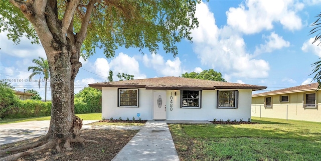 view of front of house with a front lawn