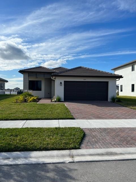 view of front facade with a garage and a front yard