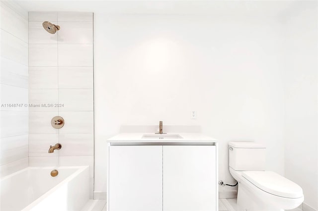 full bathroom with vanity, toilet, and tiled shower / bath