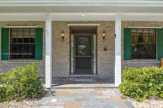 entrance to property featuring a porch