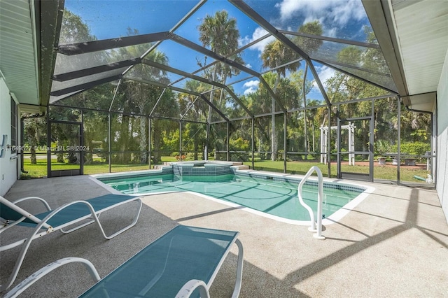 view of swimming pool featuring a lanai, a patio area, a yard, and an in ground hot tub