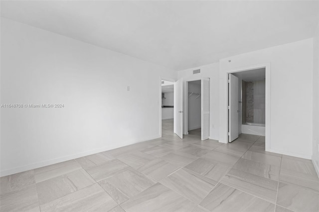 unfurnished room featuring light tile patterned flooring