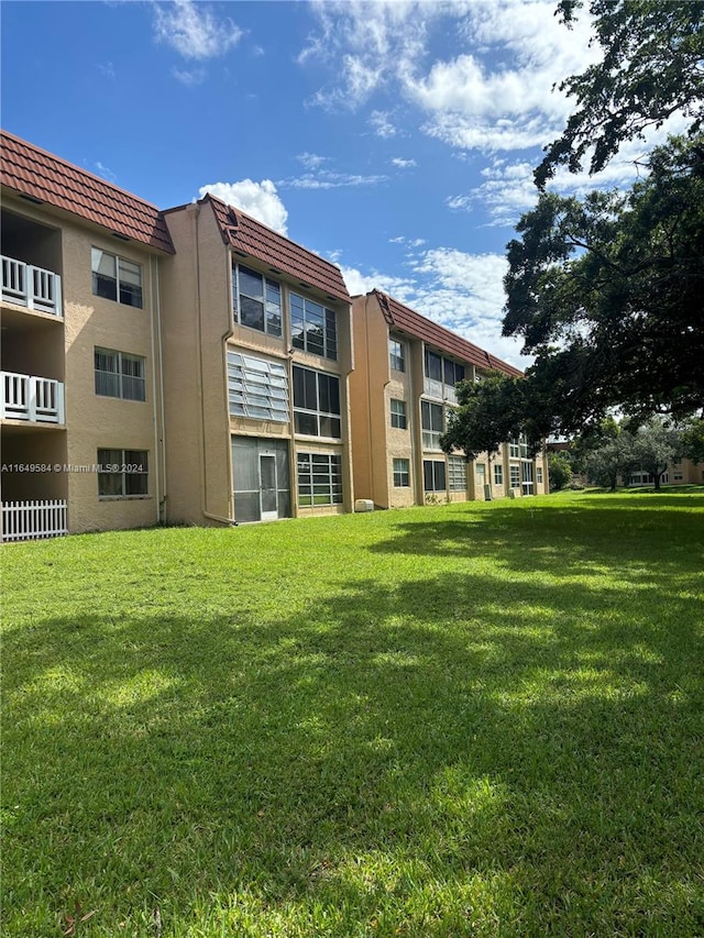 exterior space featuring a yard