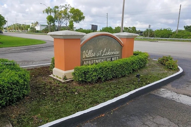 view of community / neighborhood sign