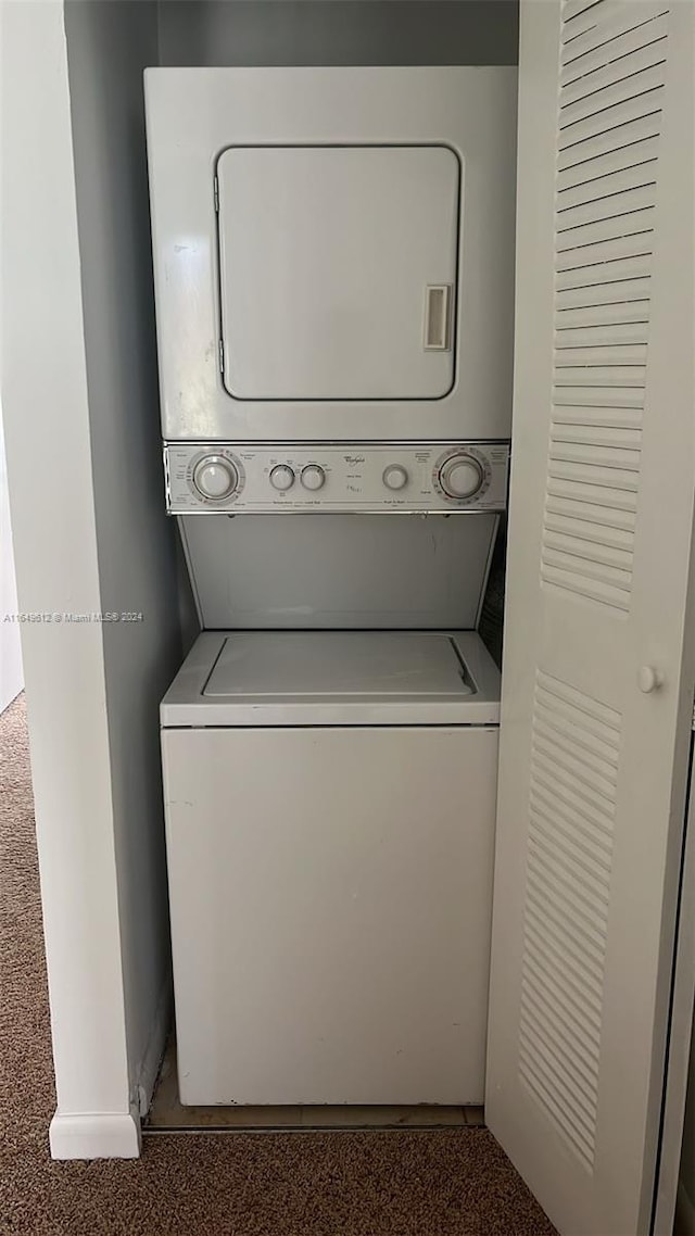 washroom featuring carpet flooring and stacked washing maching and dryer