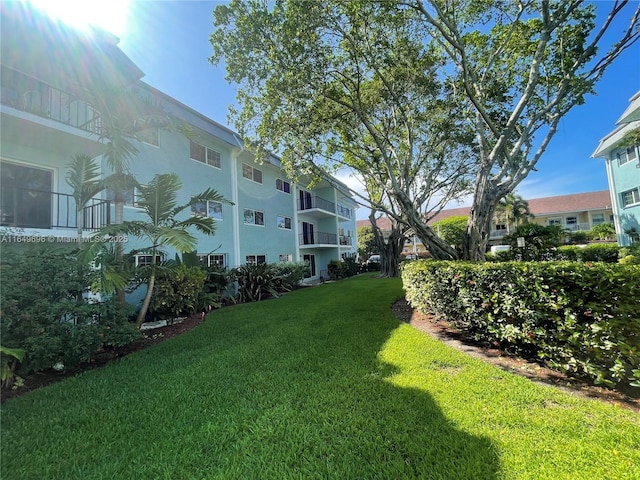 3000 NE 5th Ter Unit 310-A, Wilton Manors, FL 33334 - view of green lawn