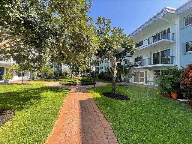 3000 NE 5th Ter Unit 310-A, Wilton Manors, FL 33334 - surrounding community featuring a yard