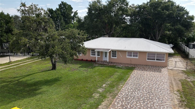 single story home with a front yard