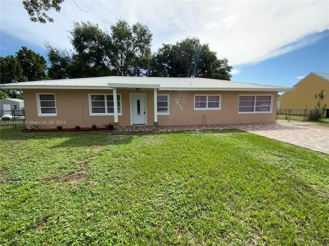 single story home featuring a front yard