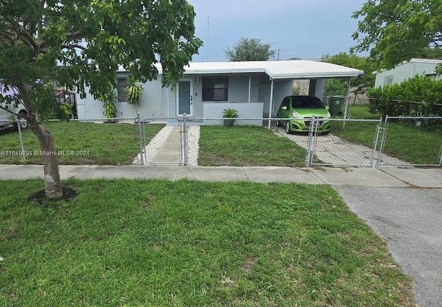 view of front of property with a front yard